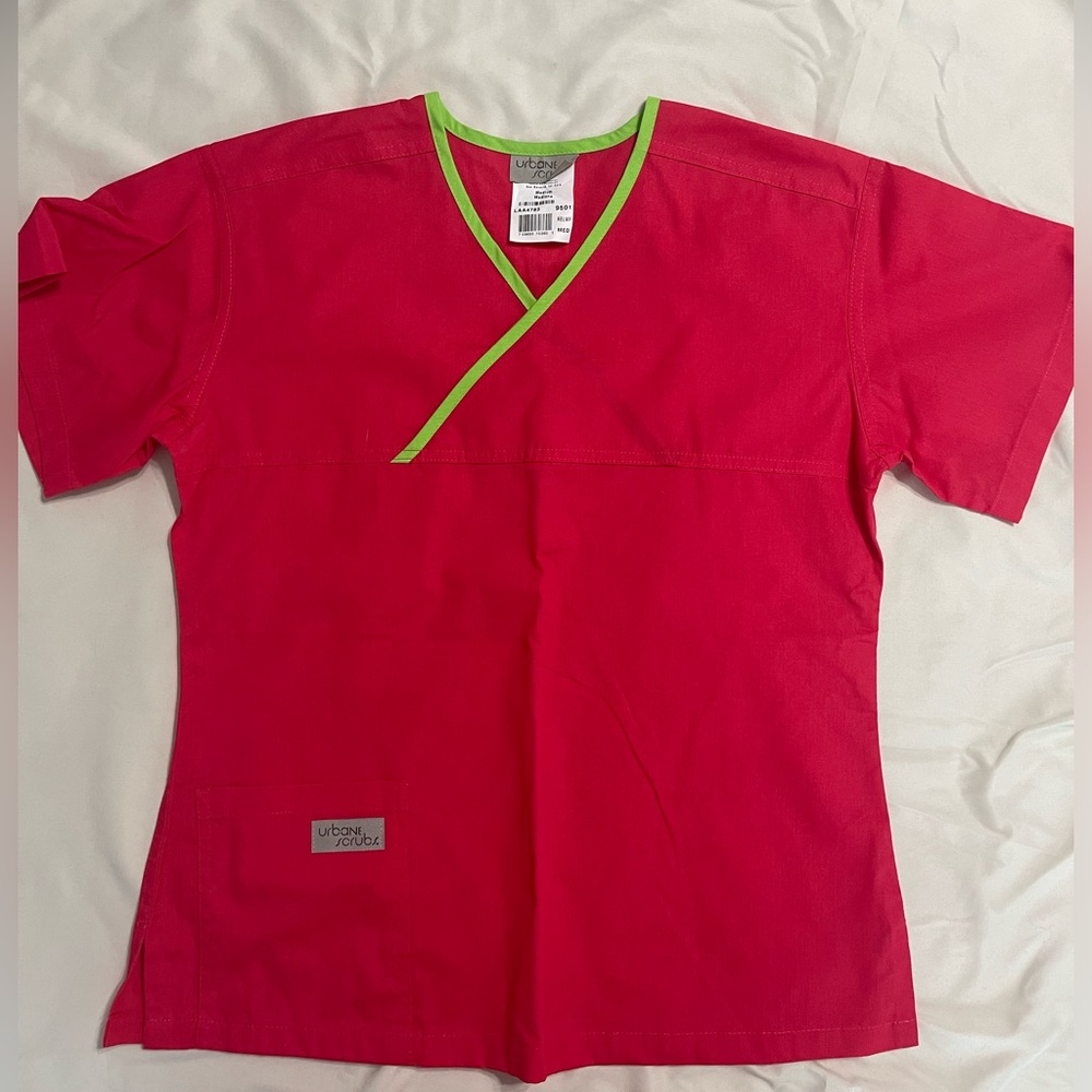 Women’s scrub top New never worn. Medium Pink